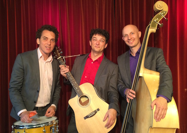 Singing Detectives Moon About Akoestisch trio Singing Detectives / Moon About