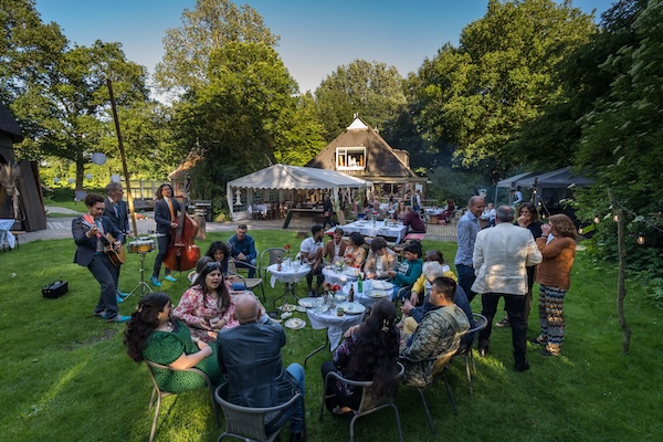 Tseard Nauta 11-6-2022 pdf-grafie-02839 600br Moon About bruiloft tuinfeest