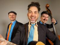 Moon About akoestisch trio Moon About akoestisch trio