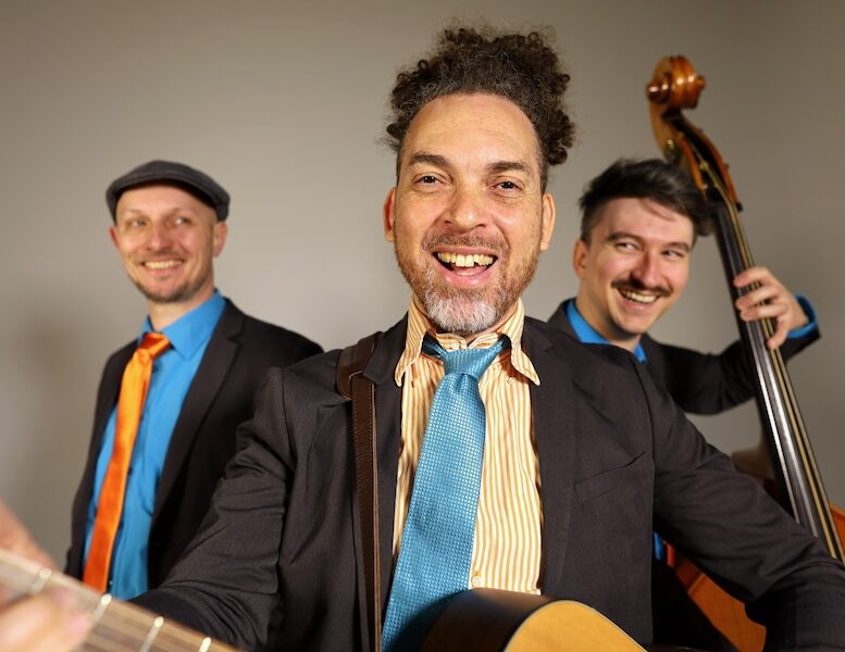 Moon About akoestisch trio Moon About akoestisch trio